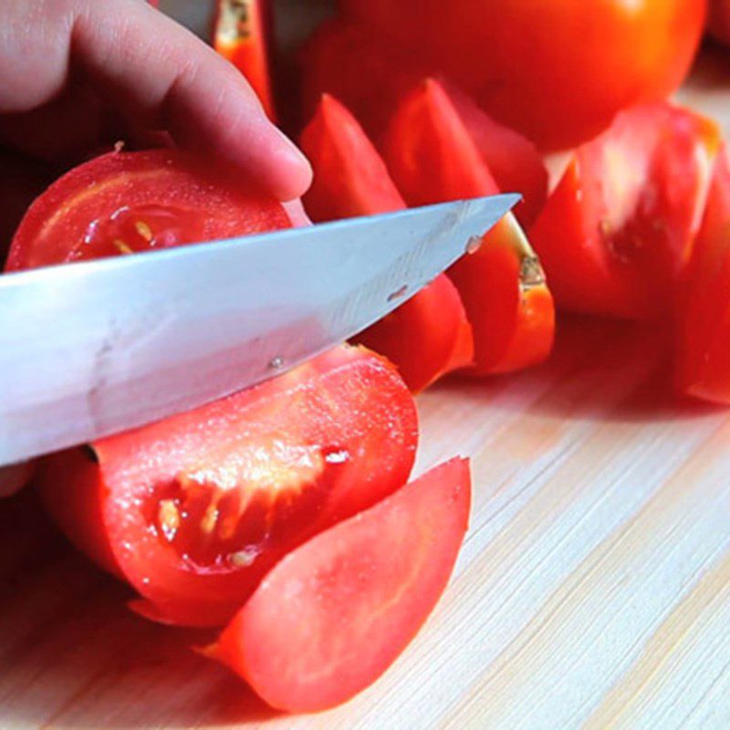 Step 2 Prepare other ingredients for sour soup with giang leaves