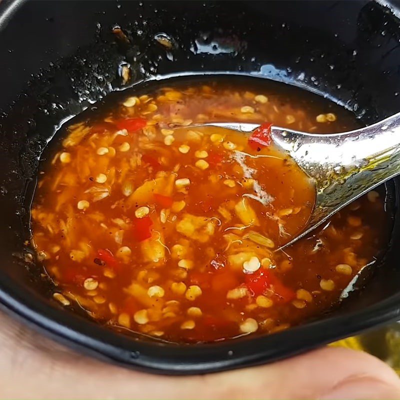 Step 2 Mixing fish sauce with garlic and chili Fried sausage with fish sauce