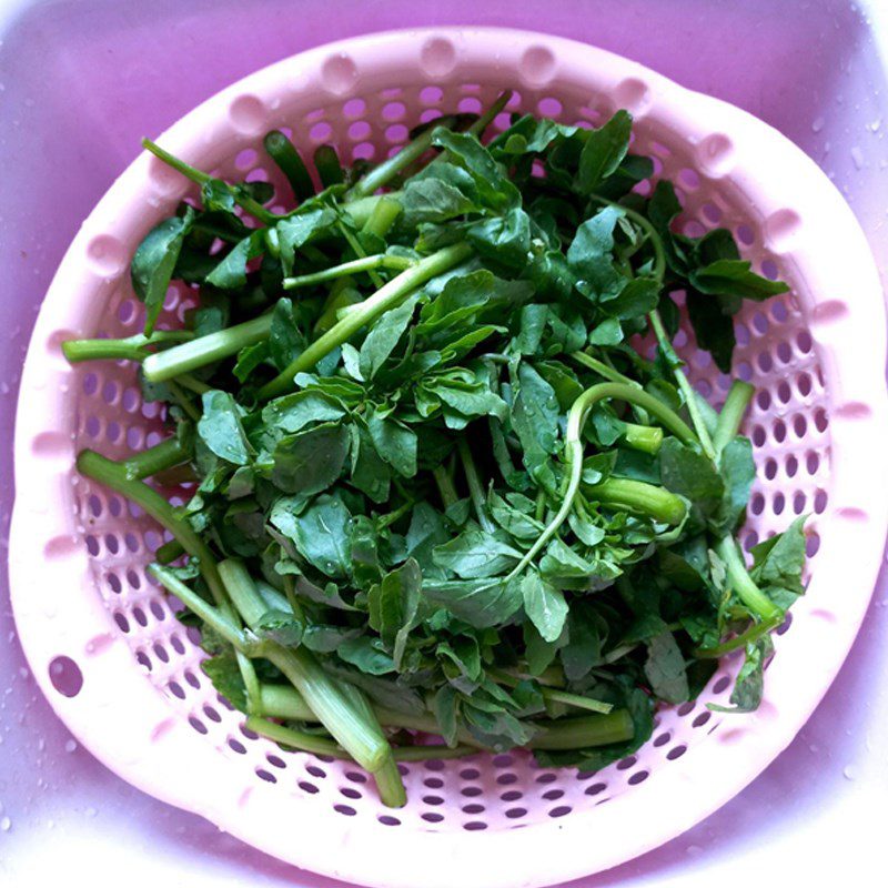 Step 2 Prepare other ingredients Chicken feet soaked in lemongrass, calamondin, and mango (recipe shared by a user)