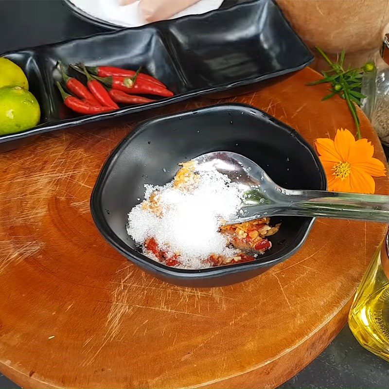 Step 2 Mixing fish sauce with garlic and chili Fried sausage with fish sauce