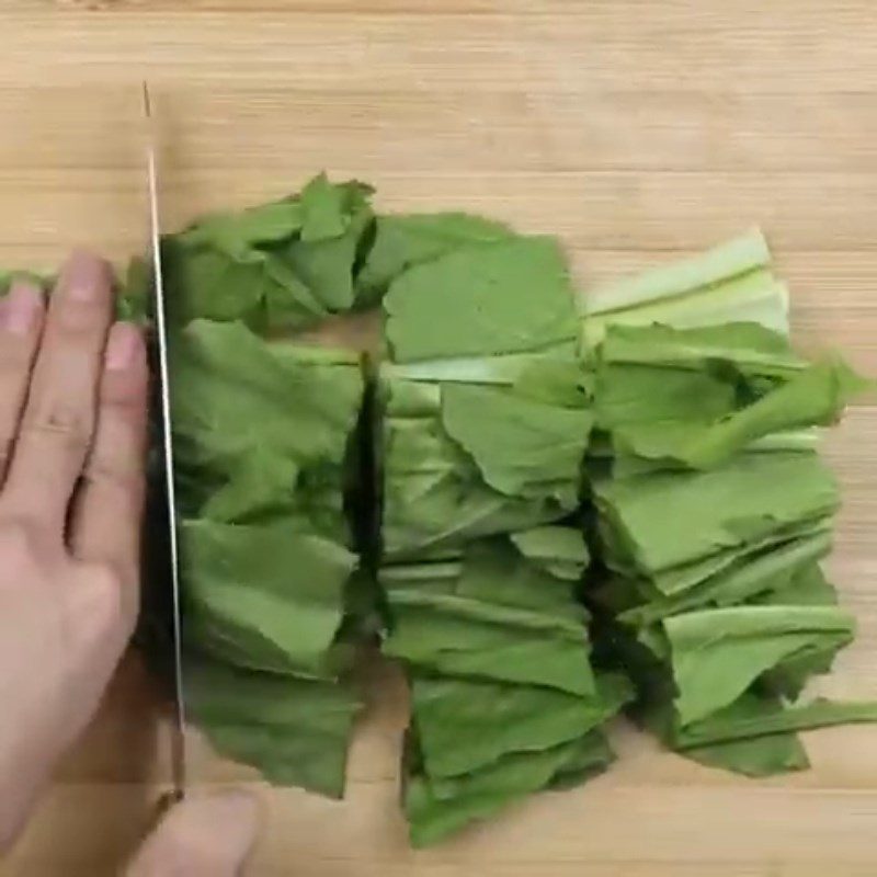 Step 2 Prepare other ingredients for fried egg pho with stir-fried beef