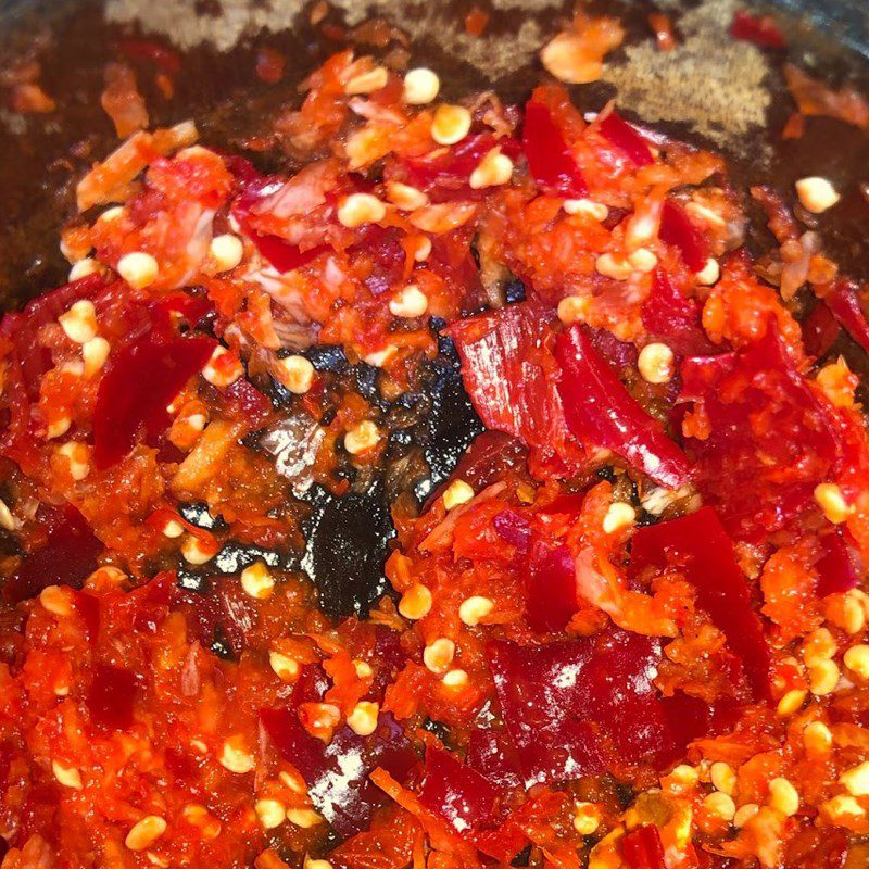 Step 2 Prepare other ingredients Mackerel braised with garlic and chili (recipe shared by users)