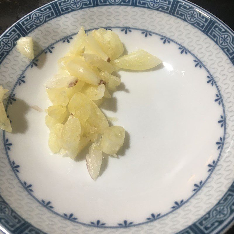 Step 2 Prepare other ingredients for stir-fried bitter melon with beef