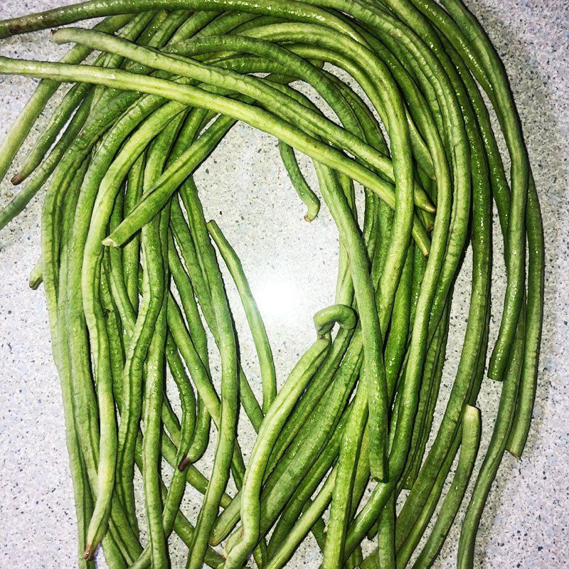 Step 2 Prepare the other ingredients Stir-fried pork with long beans