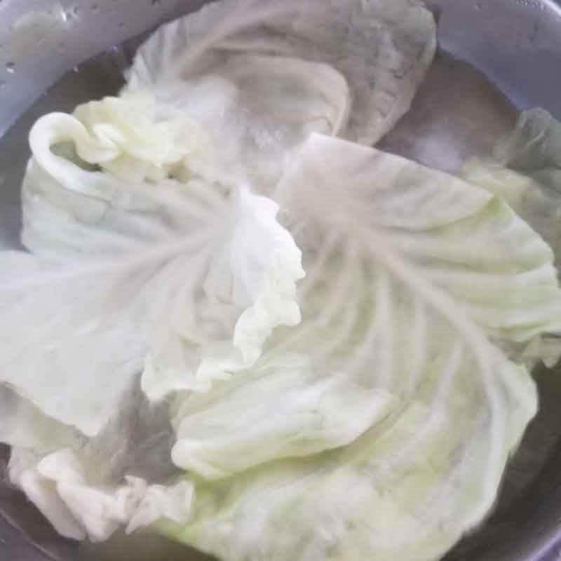 Step 2 Prepare other ingredients for minced meat and pork bone cabbage soup with carrot