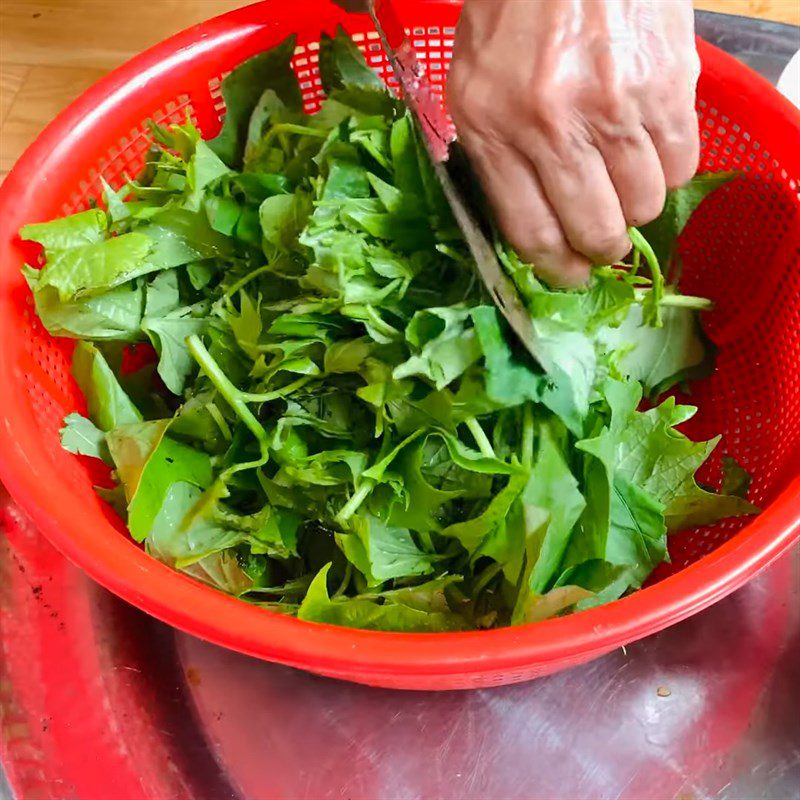 Step 2 Prepare the other ingredients Sweet potato leaf soup with clams