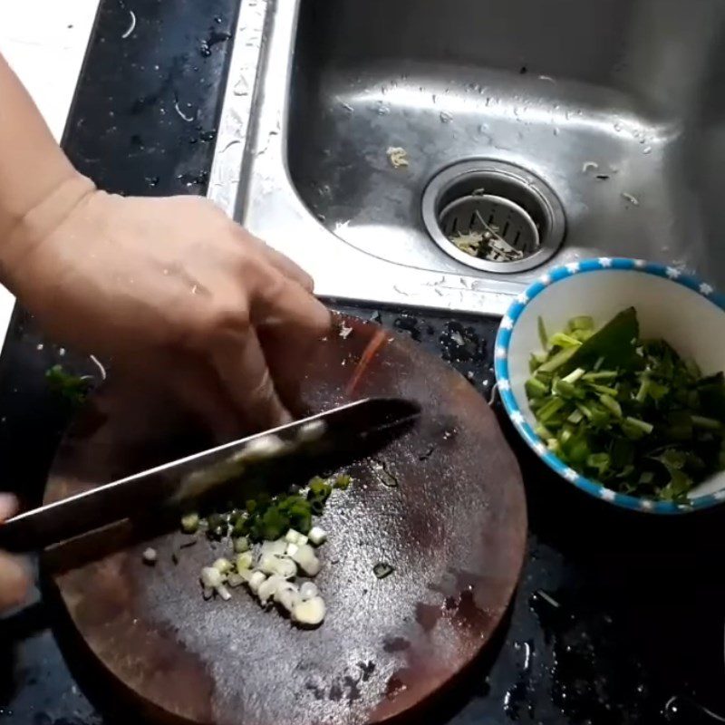 Step 2 Prepare other ingredients Stir-fried noodles with beef balls and vegetables