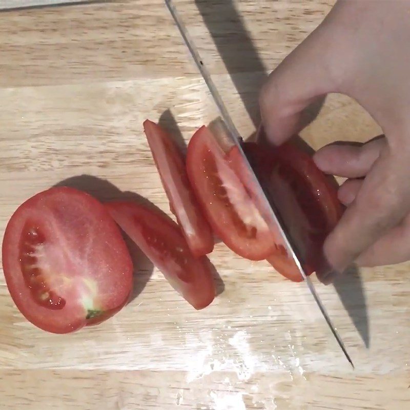 Step 2 Prepare other ingredients Stir-fried squid with bell pepper and tomato