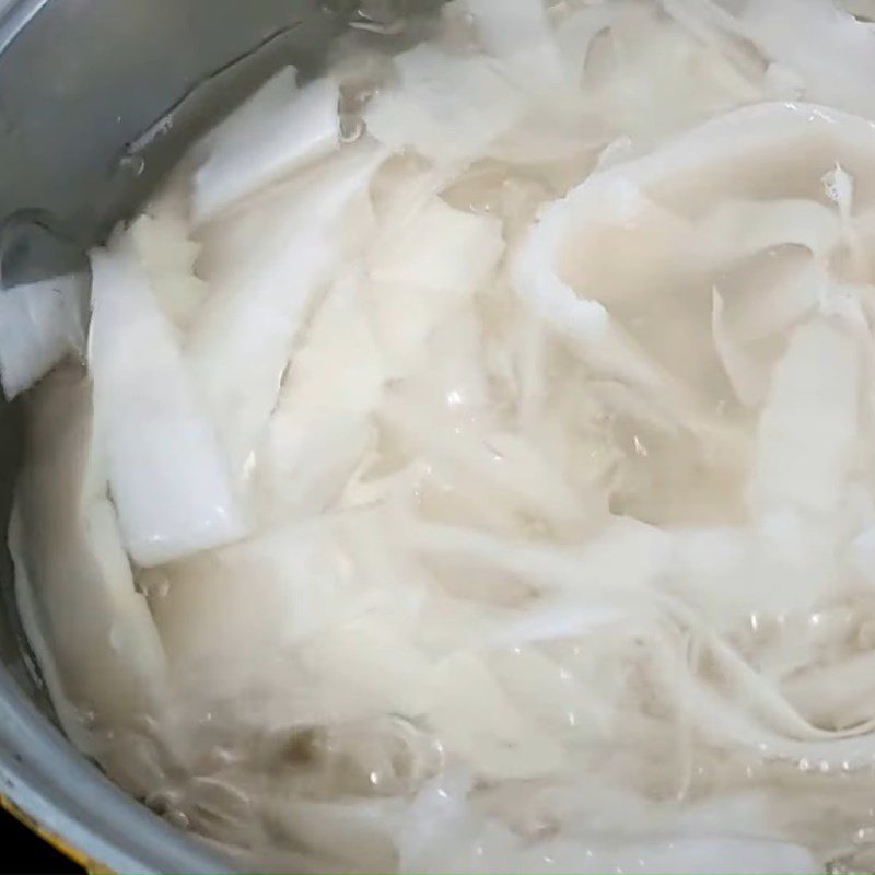 Step 2 Prepare other ingredients Sour bamboo shoot soup with frog