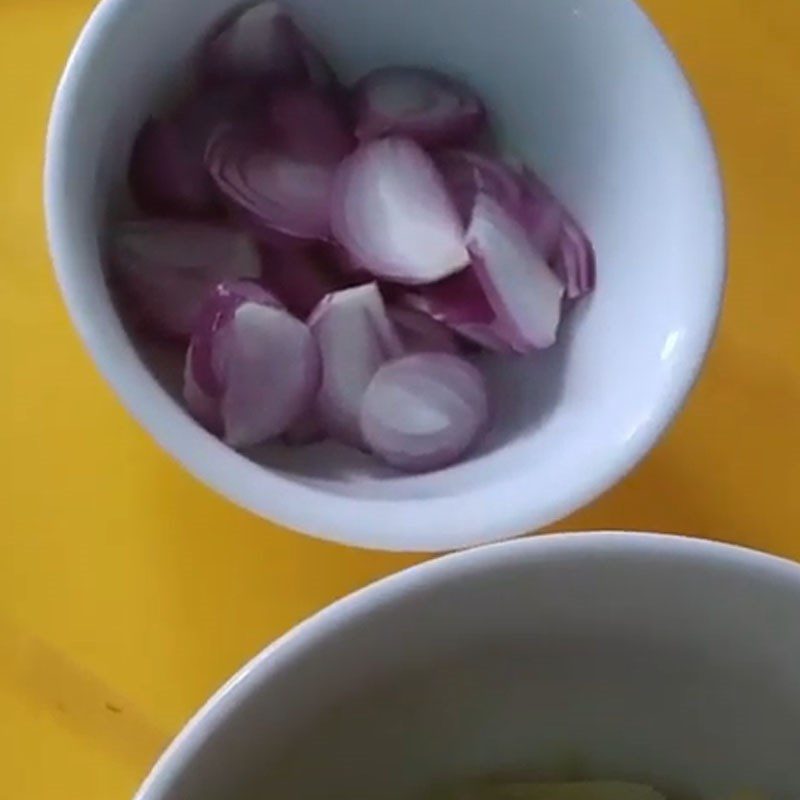 Step 2 Prepare other ingredients Salmon fillet with pineapple