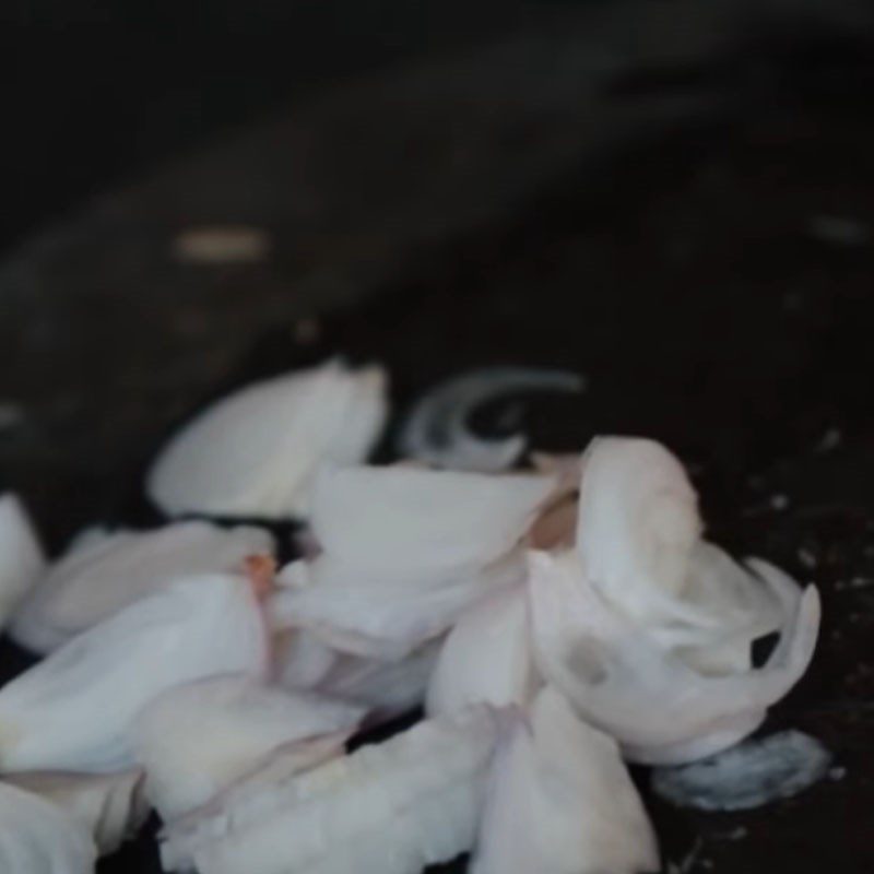 Step 2 Prepare other ingredients Stir-fried sea cucumber with celery and garlic