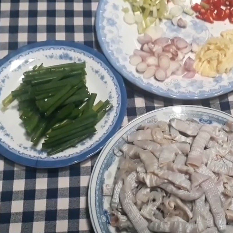 Step 2 Prepare other ingredients Stir-fried sá sùng with lemongrass and chili