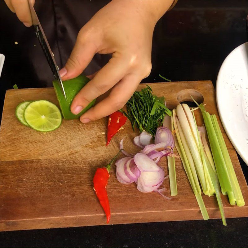 Step 2 Prepare other ingredients Steamed saba fish with lemon