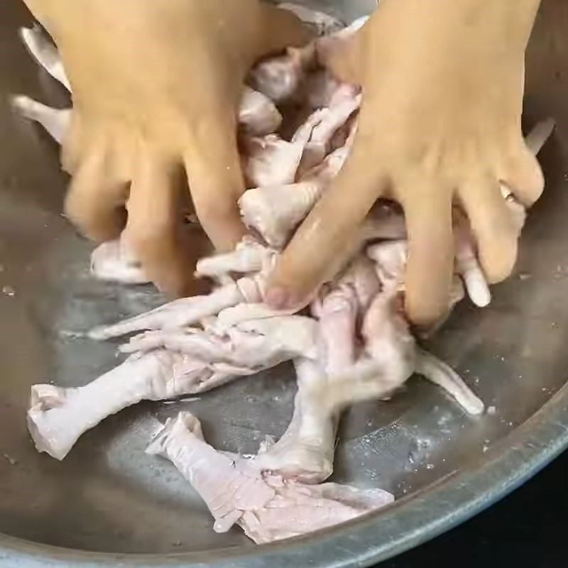 Step 2 Prepare chicken feet and soft eggs for Thai sauce