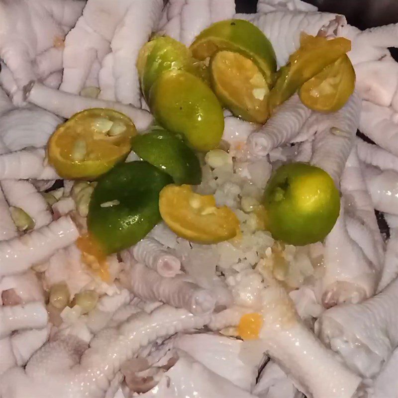 Step 1 Prepare chicken feet Chicken feet soaked in lemongrass and kumquat with mango