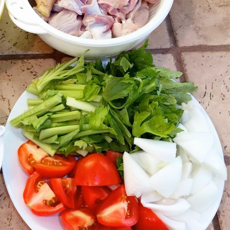 Step 2 Preparation of rambutan and other ingredients Chicken gizzard stir-fried with rambutan