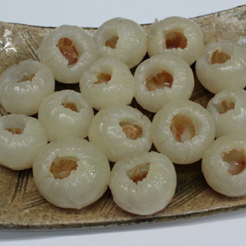 Step 1 Prepare the ingredients for fried lychee stuffed with cheese