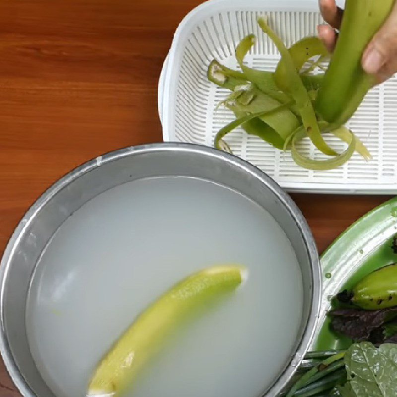 Step 3 Prepare green bananas Green banana soup with snakehead fish