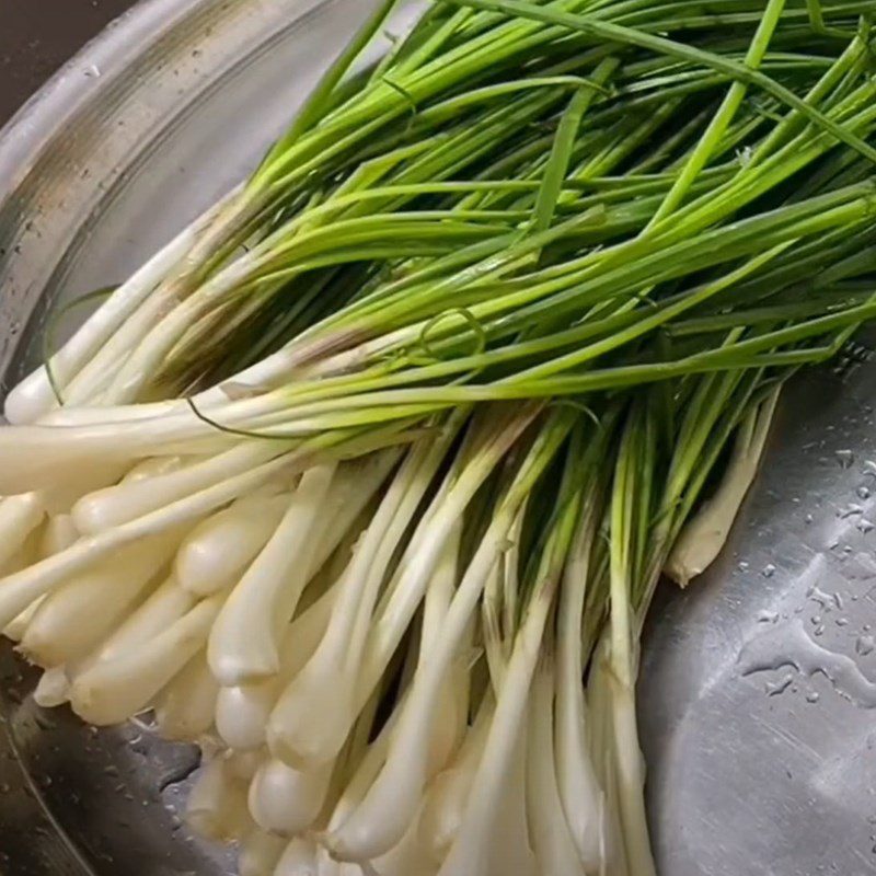 Step 1 Prepare the scallions Wrapped scallions