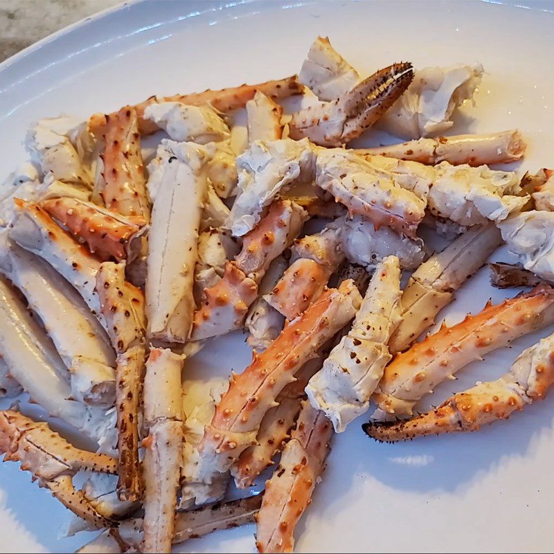 Step 1 Prepare the king crab Stir-fried King Crab with Tamarind