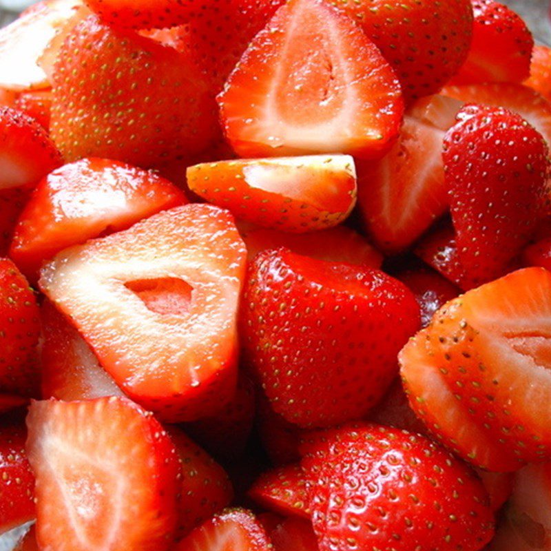 Step 1 Prepare strawberries Strawberry Cake (gato cake)