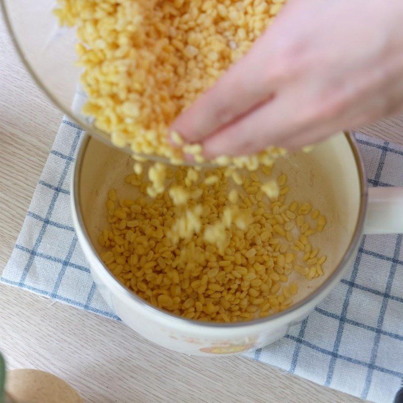 Step 1 Prepare mung beans for animal-shaped mooncakes