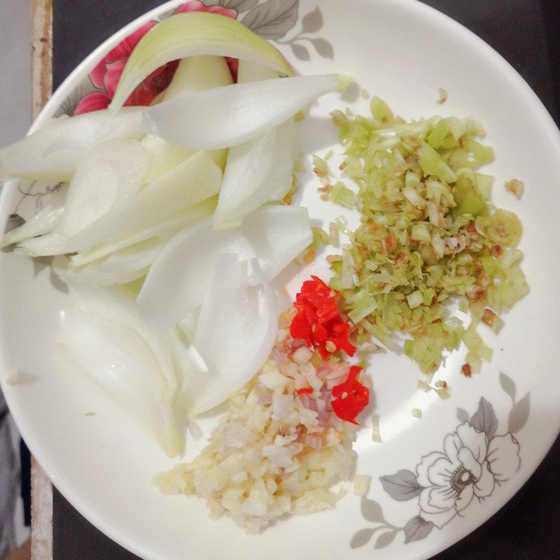 Step 1 Prepare the clams and ingredients Stir-Fried Clams with Onions