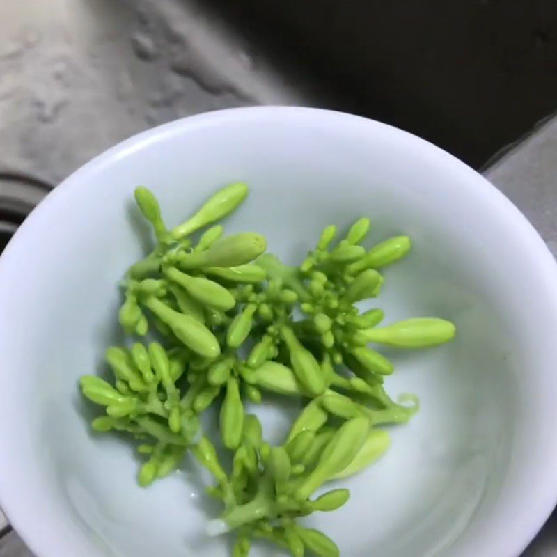 Step 1 Prepare the papaya flowers Steamed Male Papaya Flowers with Rock Sugar