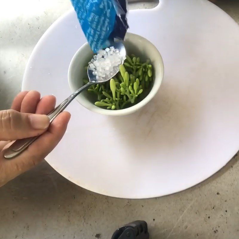 Step 1 Prepare the papaya flowers Steamed Male Papaya Flowers with Rock Sugar