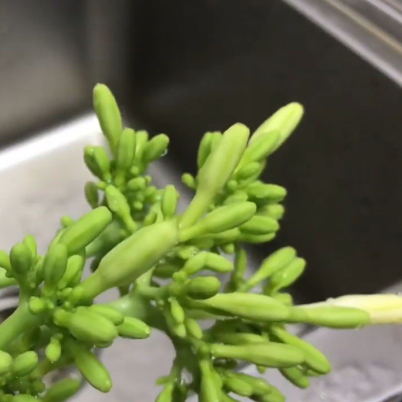 Step 1 Prepare the papaya flowers Steamed Male Papaya Flowers with Rock Sugar