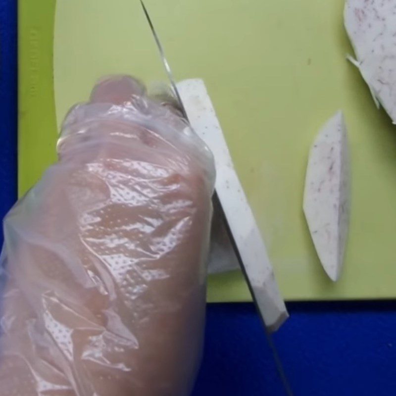 Step 1 Prepare taro Taro fried with fish sauce