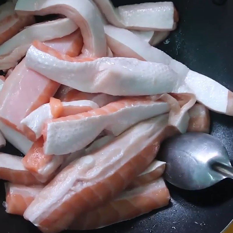 Step 1 Prepare the salmon belly Salmon belly cooked with pineapple