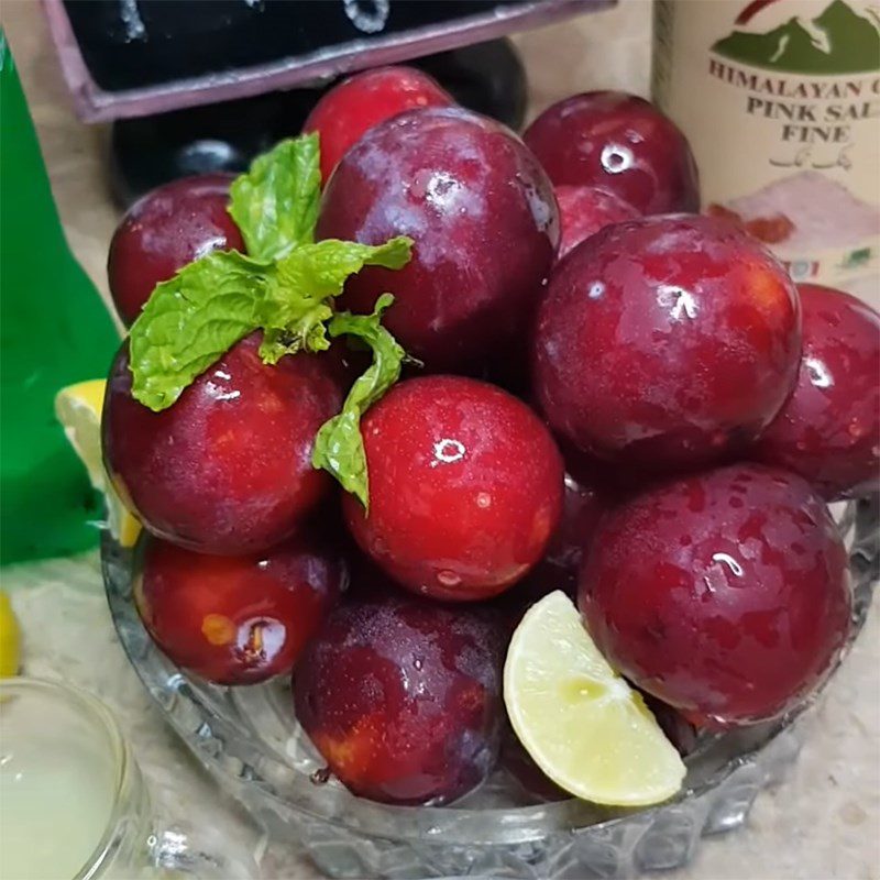 Step 1 Prepare the plums for Plum Mojito