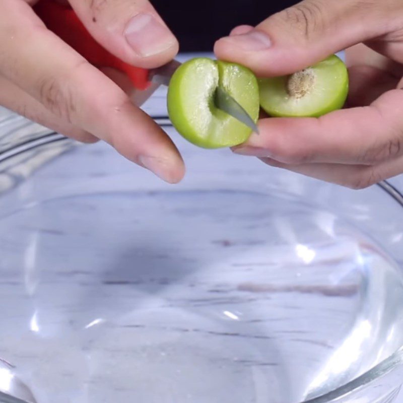 Step 1 Preparing plums for dried beef salad