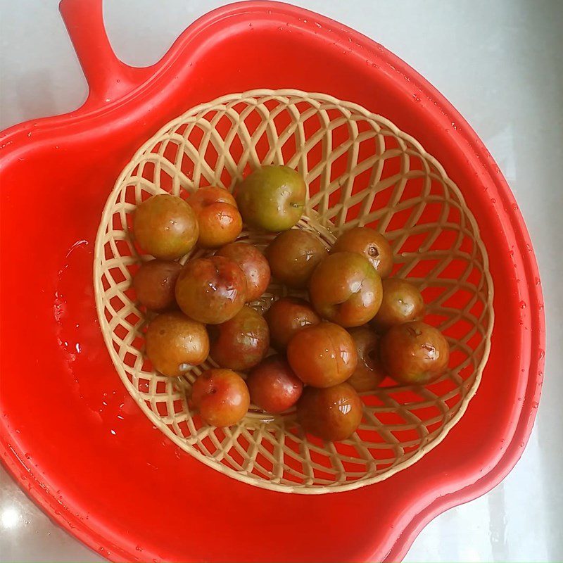 Step 1 Prepare Hanoi plums Hanoi plums (Northern plums) soaked in sugar