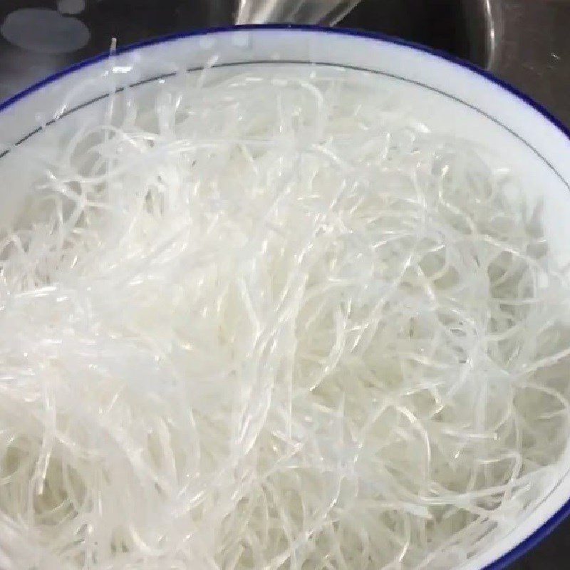 Step 1 Prepare the squid and ingredients for Fried stuffed squid with fish sauce