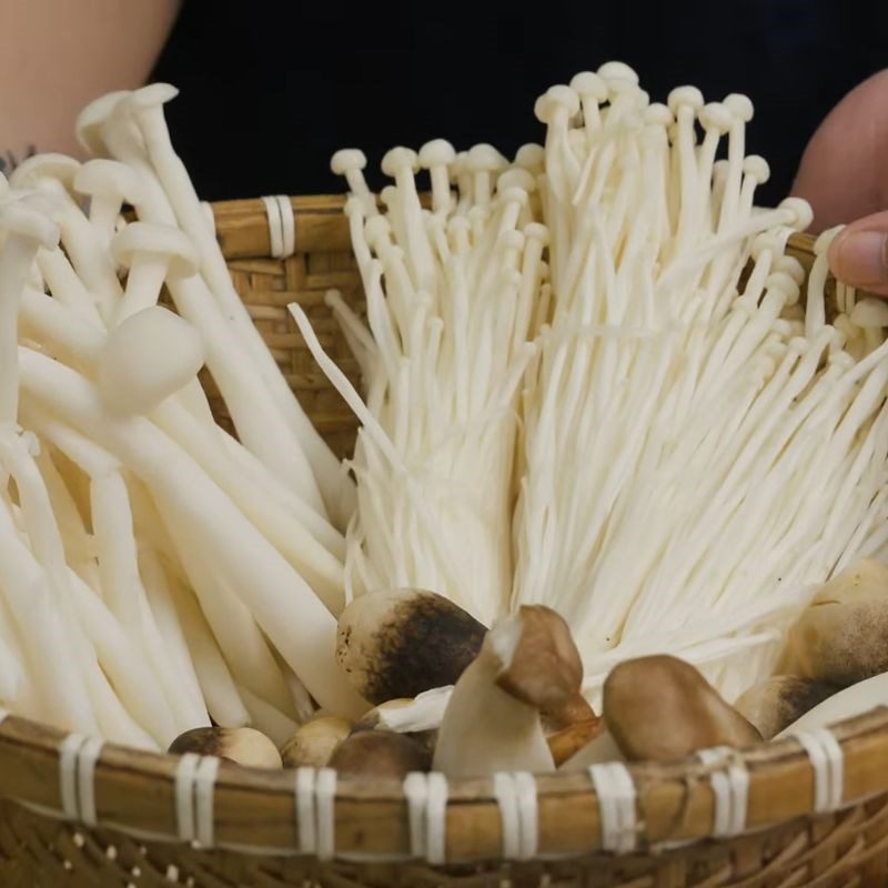 Step 2 Prepare mushrooms Stir-fried young chicken eggs with mushrooms