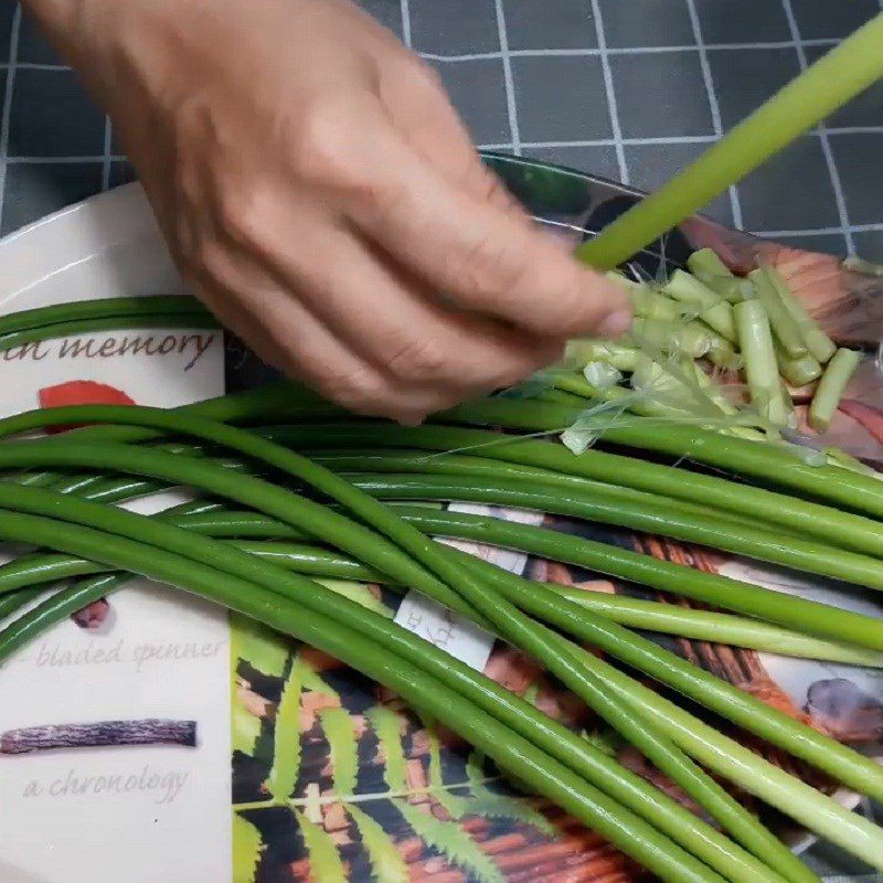 Step 1 Prepare the garlic shoots Garlic Shoots Stir-fried with Mushrooms