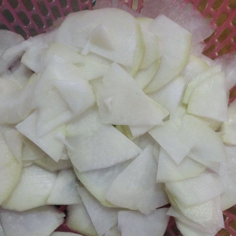 Step 1 Prepare ingredients for stir-fried kohlrabi with chicken intestines