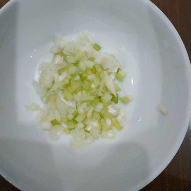 Step 1 Prepare ingredients for stir-fried kohlrabi with chicken intestines