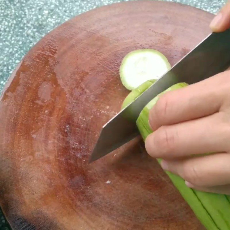 Step 1 Prepare the ingredients for Fish Cake Soup with Gourd