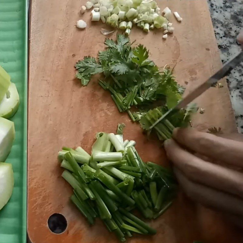 Step 1 Prepare the ingredients for the Fish Cake Melon Soup