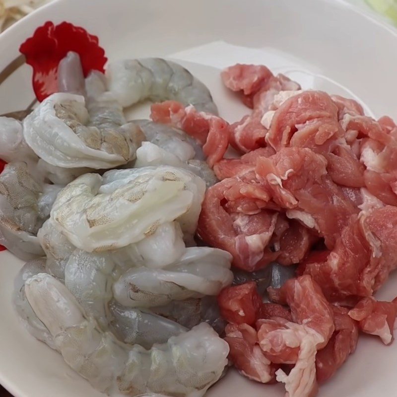 Step 1 Preparing ingredients for Bánh xèo with rice paper