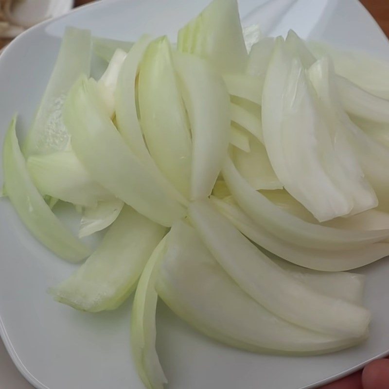 Step 1 Preparing ingredients for Bánh xèo with rice paper