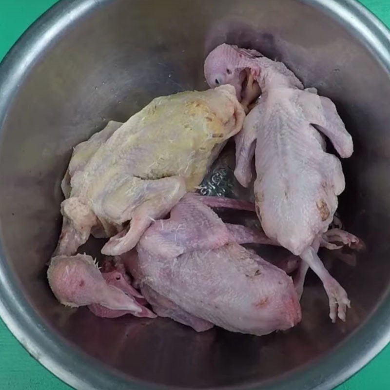 Step 1 Prepare the ingredients for Pigeon Stew with Mung Beans