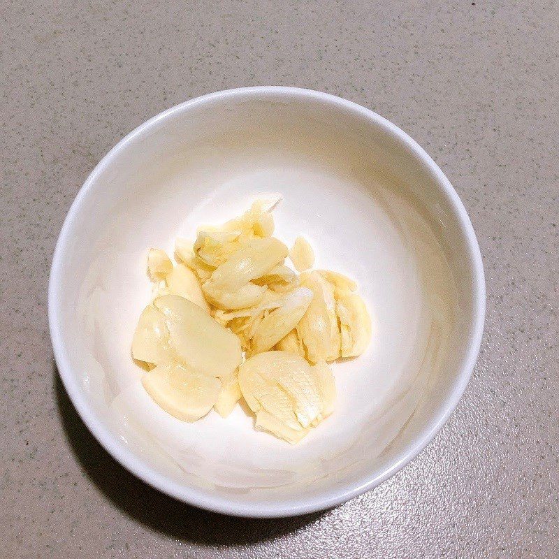 Step 1 Prepare the ingredients for Fried Straw Mushrooms with Tofu