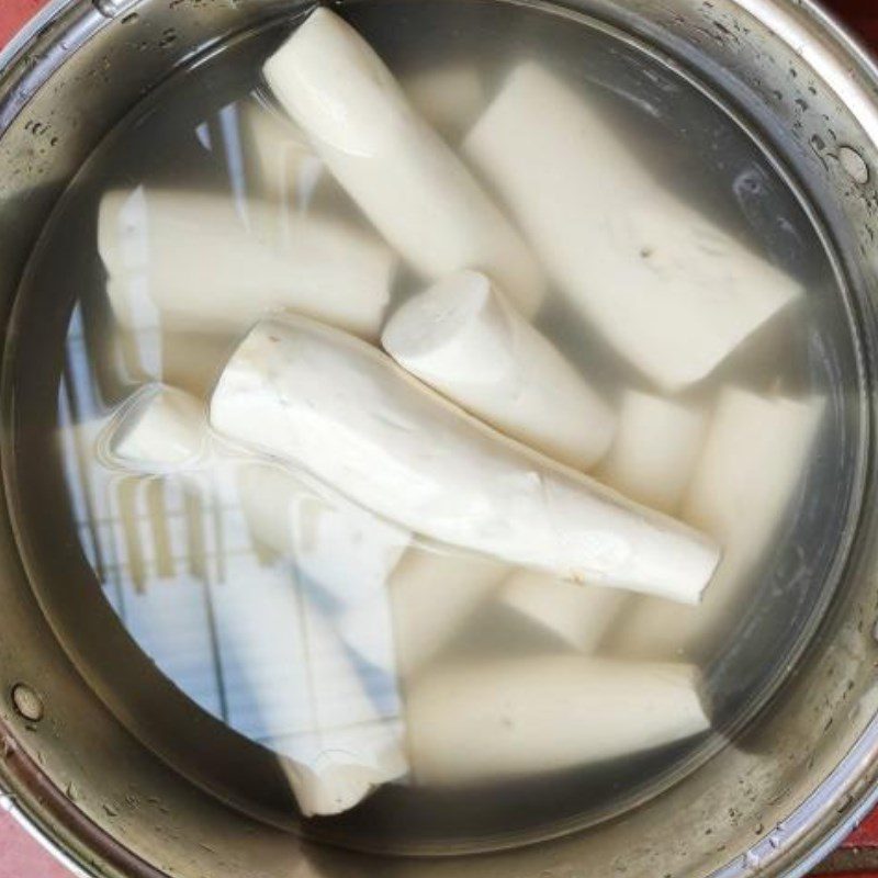 Step 1 Prepare the Ingredients for Steamed Cassava with Coconut Milk