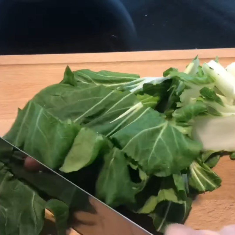 Step 1 Prepare the ingredients for crispy pan-fried pho with beef