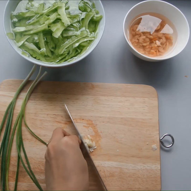 Step 1 Prepare the ingredients for Bitter melon soup with dried shrimp