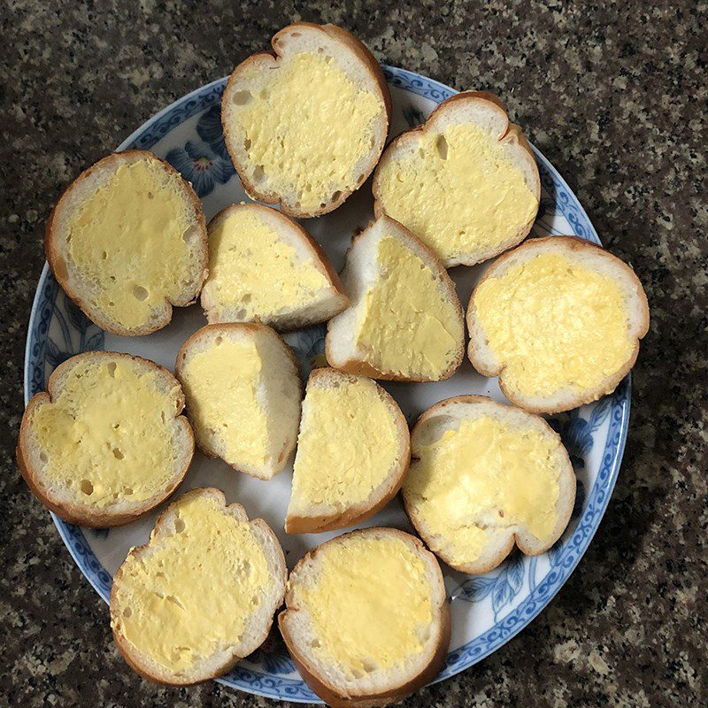 Step 1 Prepare the ingredients for Butter Sugar Toast